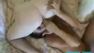 بنات مراهقات مثيرات مقص وإثارة صريحة في جنس غرفة النوم