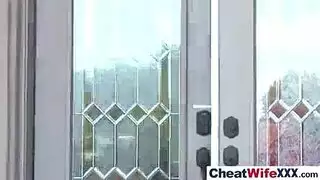 عروس متزوجة تخون مع ثور معضل لإرضاء كسها الشهي