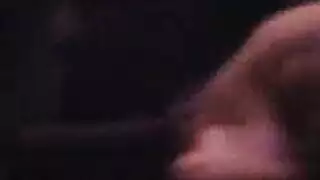 الرجل الرياضي الأسمر يمارس الجنس مع فم الشقراء بقضيبه السميك