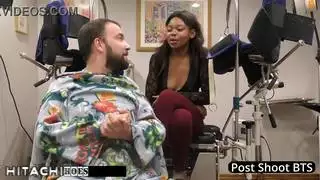 مقطع إباحي مثير: جلسة استمناء شديدة للمراهقة المضطربة باستخدام هيتاشي