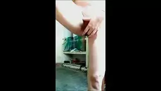 ناضجة مثيرة تستمتع وحدها على الكاميرا في فيديو ركوب إباحي صريح