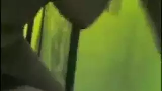 بنت عندها صدر كبير وتتناج