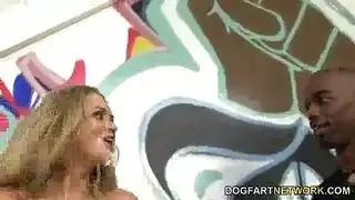 شيميل تقذف المني على فتات