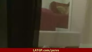 تسجيل سري: مراهقة مثارة تعبث بنفسها حتى رعشة قوية