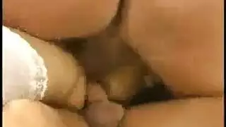 آسيوية ممتلئة الجسم تتلقى الضرب في مهبلها بعد المص